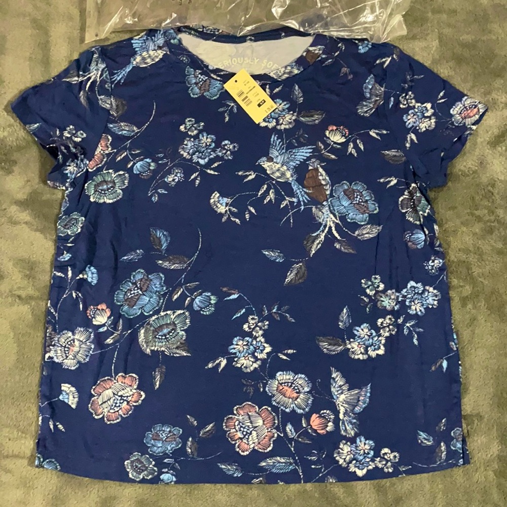 AERO Seriously Soft Girls Tee, Size S/P New With Tags